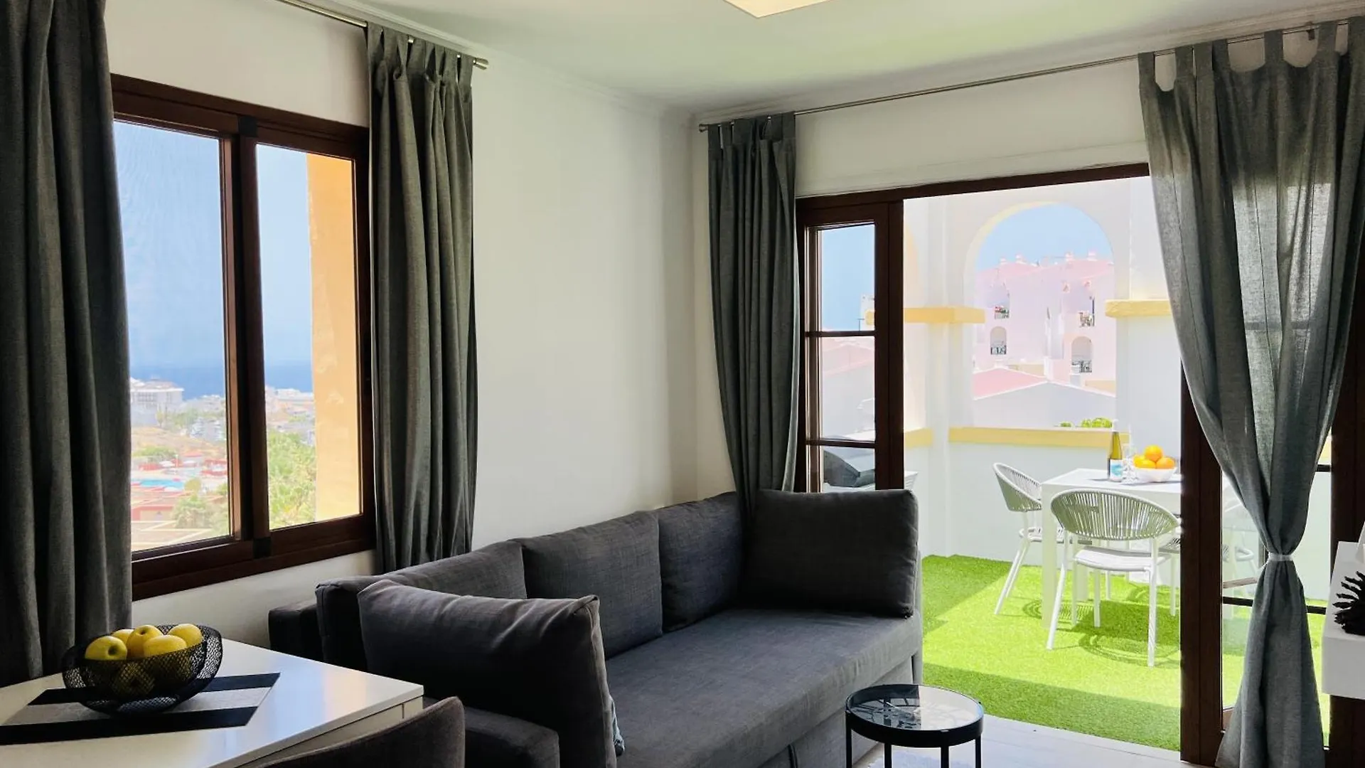 Paulmarie Apartment Ocean View In Windsor Park 아데제